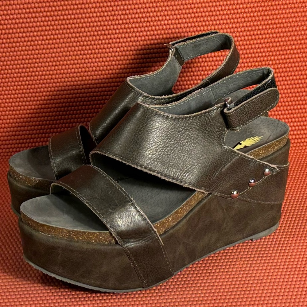 Volatile Dividion Studded Platform Sling Back Wedge Leather Sandals Women’s Sz 7 - Picture 2 of 9